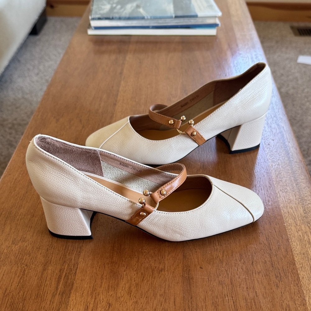 TATA walk the way of love, Elegant Cream Women's Shoes with Tan Accents
